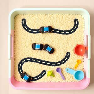 Ilustracja stacji A — trasy dla radiowozów (widok z góry)