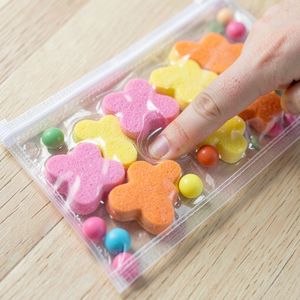 Woreczek dotykowy „Kwiatowa zabawa” — zdjęcie