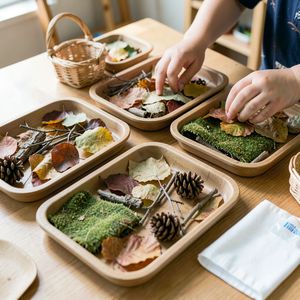 Stacja sensoryczna — tacki z naturalnymi materiałami