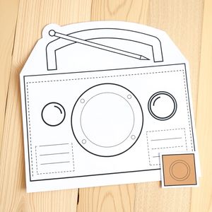 Szablon kartonowego radia — do druku i składania
