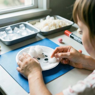 Dzień Niedźwiedzia Polarnego — kolaż i sensoryczne odkrywanie