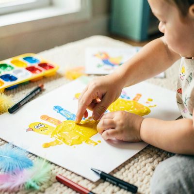 Dzień Ptaków — zabawa sensoryczna dla maluszków