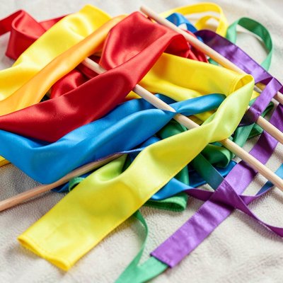 Chusteczki i wstążki — rekwizyty