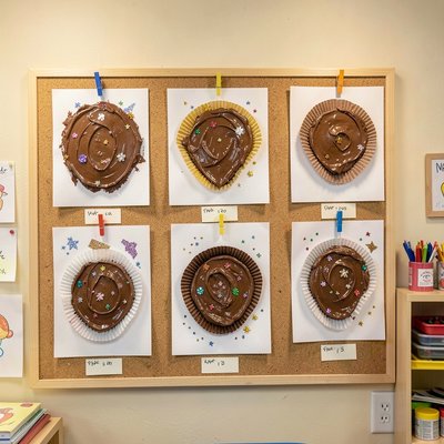 Tablica z pracami — galeria klasowa