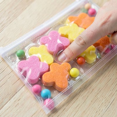 Woreczek dotykowy „Kwiatowa zabawa” — zdjęcie