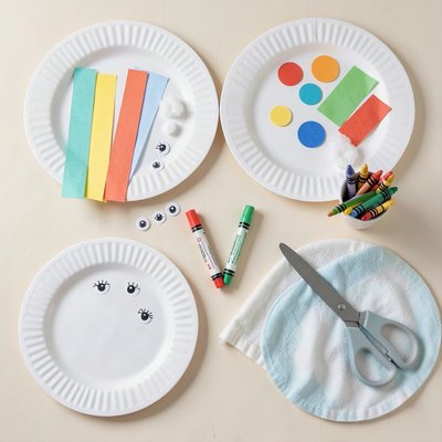 Zdjęcie materiałów – flat lay przygotowanie stanowiska