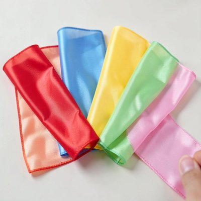 Kolorowe chusteczki — detale