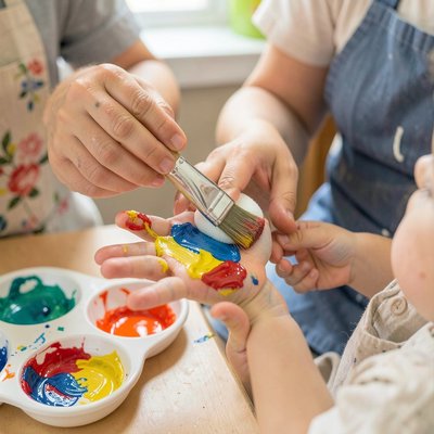 Krok 1 — Nakładanie farby na dłoń