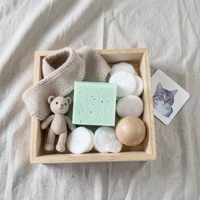 Skrzynia dotyków — taca z przedmiotami