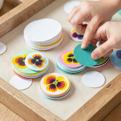 Wycięte papierowe kółeczka w różnych rozmiarach