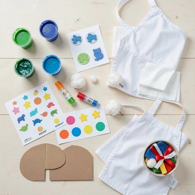 Flat lay materiałów plastycznych