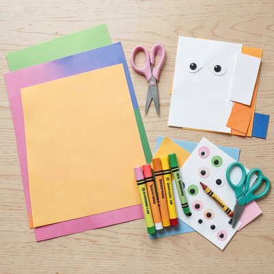 Stół z materiałami (flat lay)