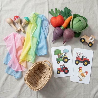 Flat lay materiałów i rekwizytów