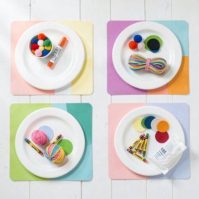 Stół z materiałami (flatlay)