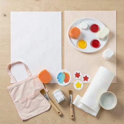 Materiałowy flatlay — co przygotować