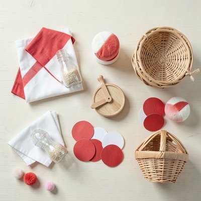 Flatlay materiałów do zajęć