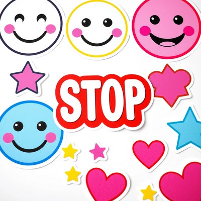 Arkusz naklejek — uśmiechy, gwiazdki, serca i STOP