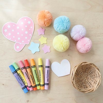 Materiały do ozdabiania — płaski układ (flatlay)