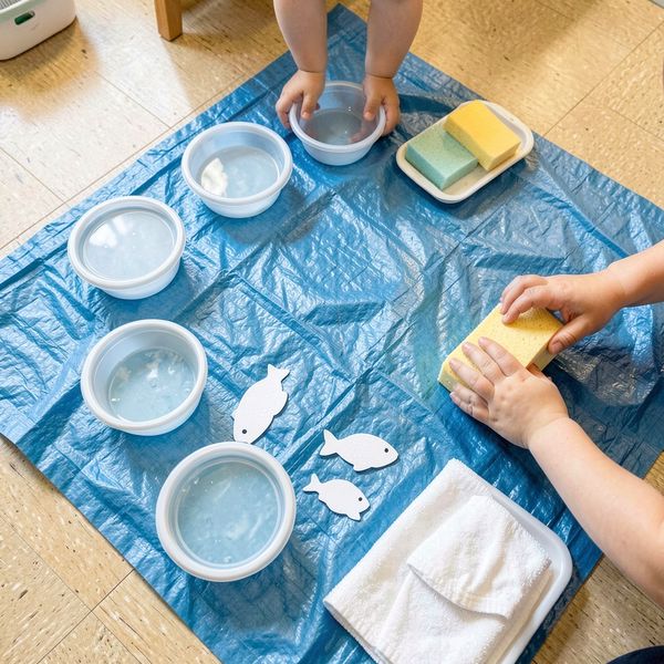 Scena sensoryczna: Jezioro do chlapania (ułożenie stacji) - Materiały - Dzień Hipopotama