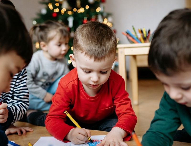 Kalendarz grudniowych inspiracji: pomysły na zajęcia świąteczne w żłobku i przedszkolu